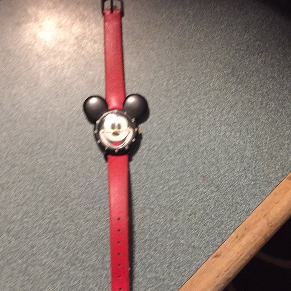 Vintage Mickey Mouse LORUS QUARTZ watch - Picture 4 of 4